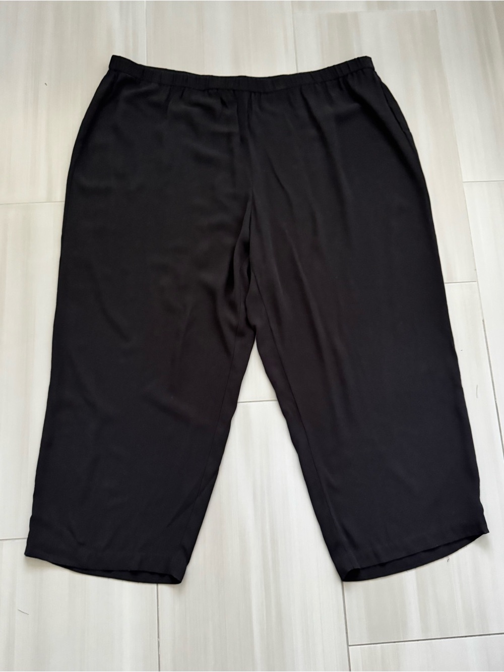 Eileen Fisher 100% Silk Crepe Wide Leg Pant Black Elastic Waist size 2X Cropped
